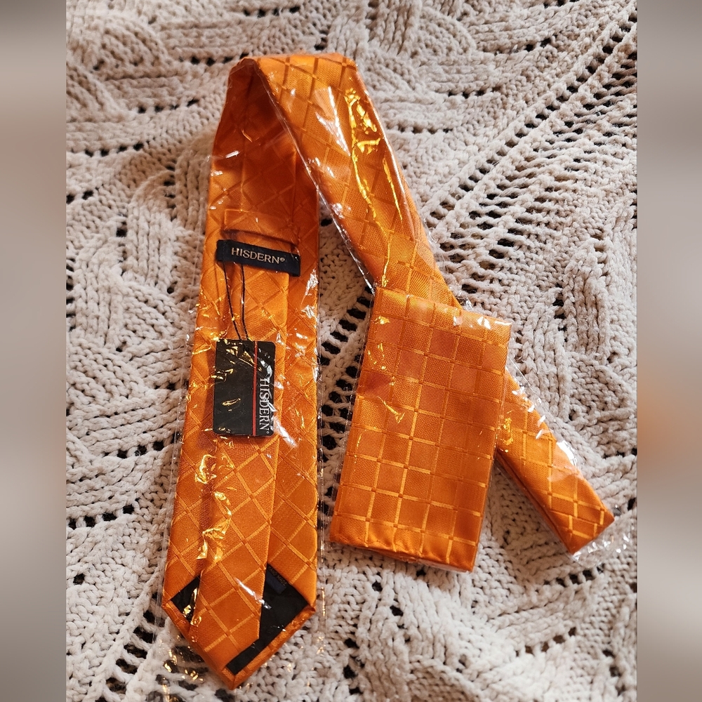 NWT Hisdern Bright Orange Modern Patterned Tie and Pocket Square Set